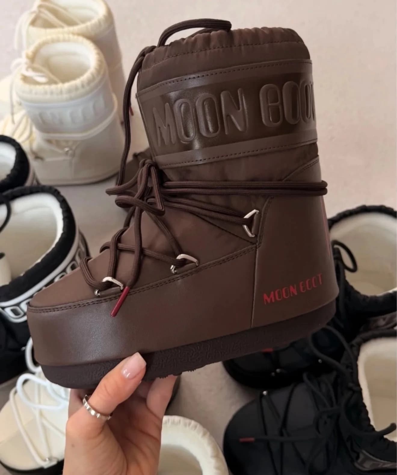 MOON BOOTS