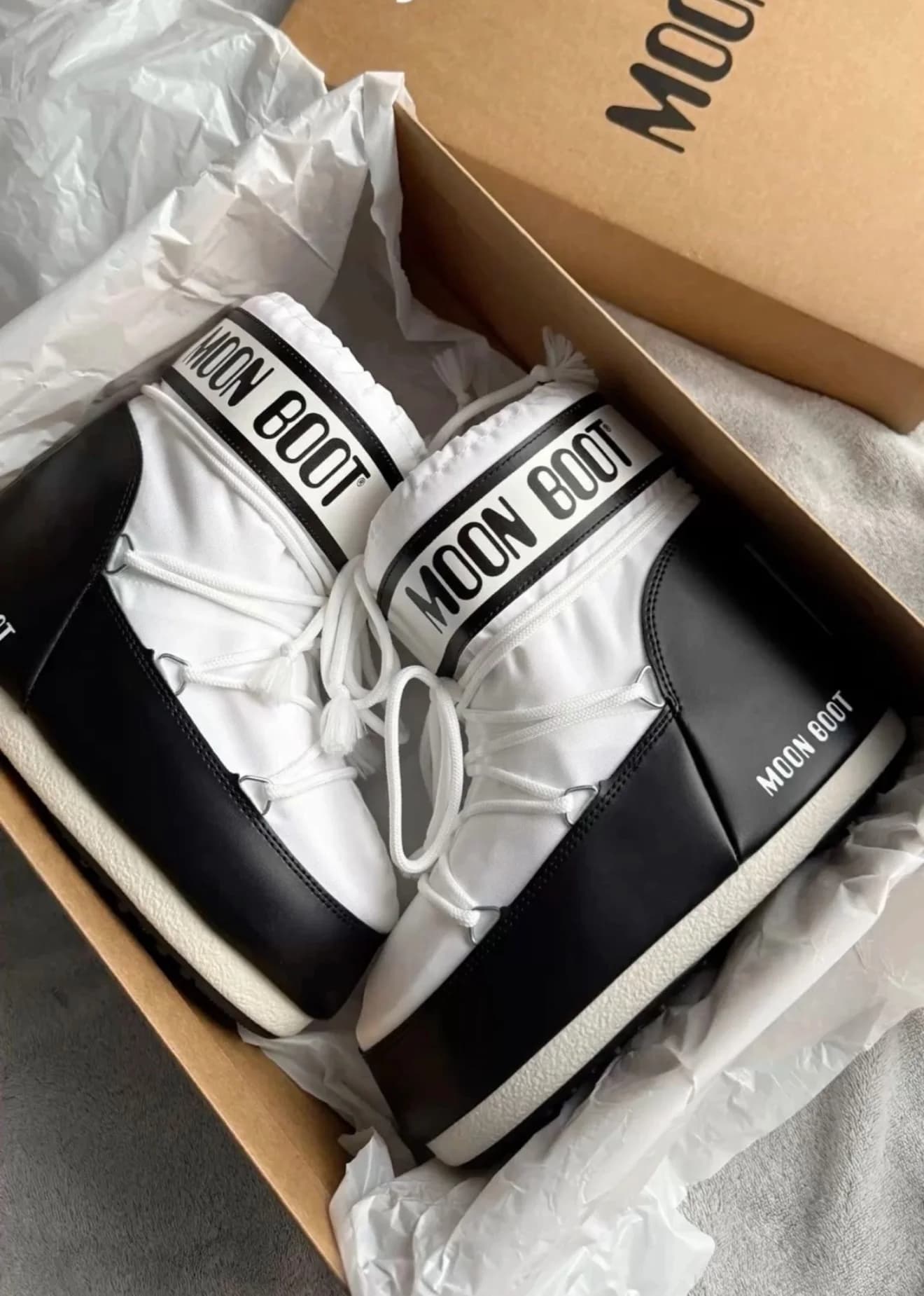MOON BOOTS